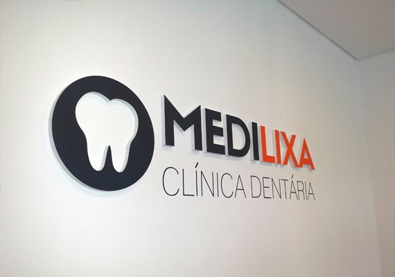 Aplicação de PVC recortado.