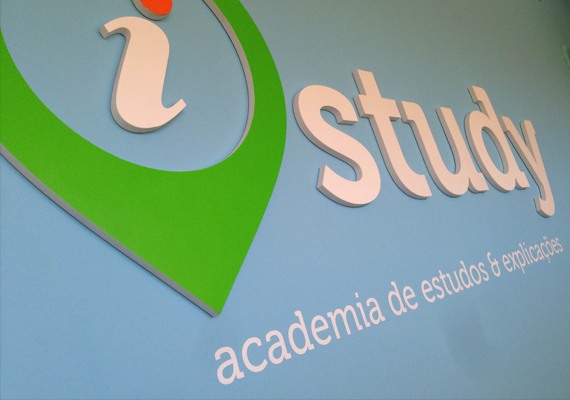 Aplicação de PVC recortado.